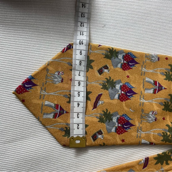 Currier & Co The Thief of Baghdad Tie Unique Fun print 100% Silk Made in Italy - Picture 6 of 9